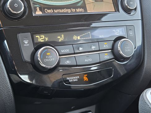 Used 2022 Nissan Rogue Sport SV w/ Technology Package image 16