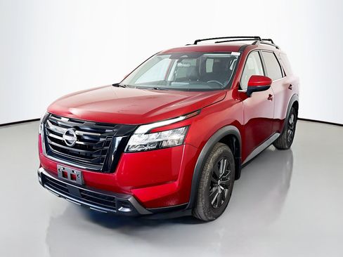 Used 2022 Nissan Pathfinder SV w/ SV Black Package FWD image 4