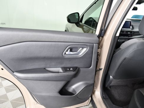 Used 2025 Nissan Rogue SV AWD/4WD image 46