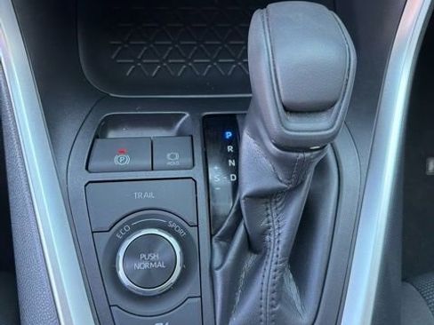 Used 2024 Toyota RAV4 LE AWD/4WD image 11