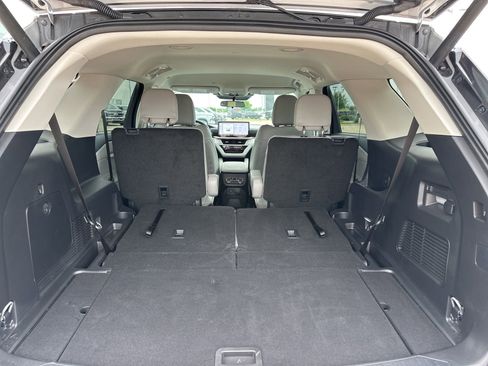 Used 2025 Ford Explorer Active w/ Active Comfort Package RWD image 30