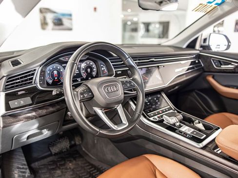 Used 2022 Audi Q8 Premium image 21