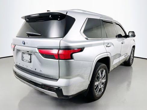 Used 2023 Toyota Sequoia Capstone image 4
