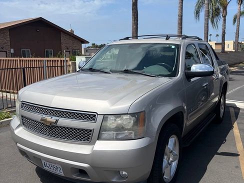 Used 2008 Chevrolet Avalanche LTZ w/ LTZ Preferred Equipment Group RWD image 9