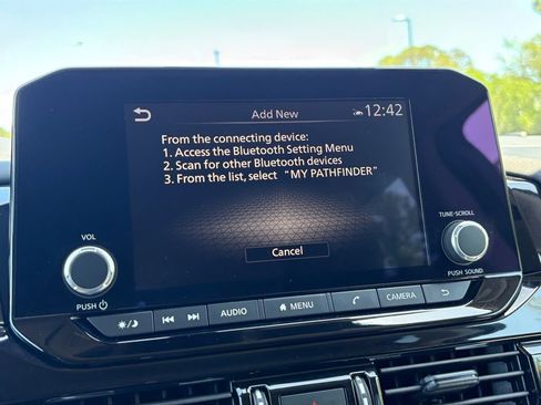 Used 2025 Nissan Pathfinder SV FWD image 16