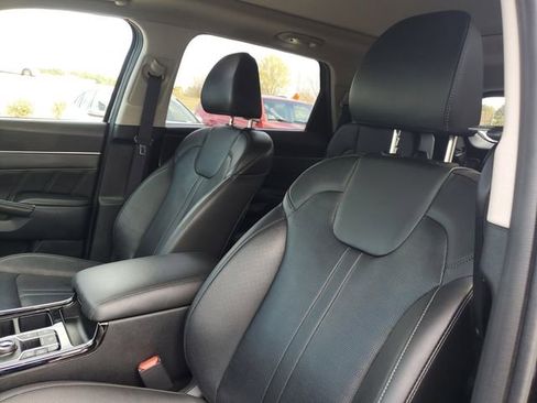 Certified 2024 Kia Sorento SX FWD image 17