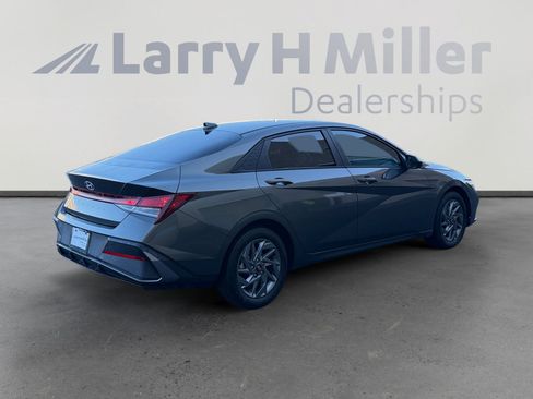 Used 2024 Hyundai Elantra SEL FWD image 5