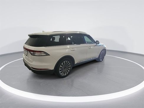 Used 2023 Lincoln Aviator Reserve w/ Equipment Group 201A image 8
