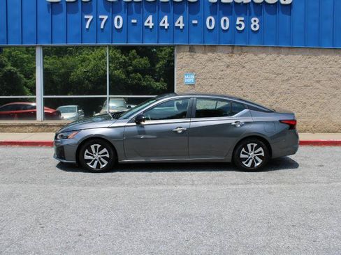 Used 2024 Nissan Altima 2.5 S FWD image 17