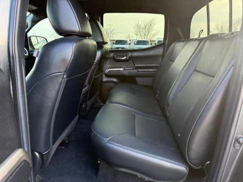 Used 2022 Toyota Tacoma Limited image 37