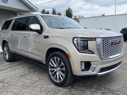 Used 2021 GMC Yukon XL Denali w/ Denali Premium Package AWD/4WD image 10