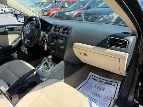 Used 2011 Volkswagen Jetta SE image 30
