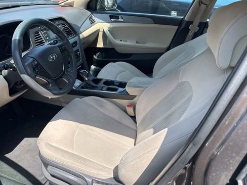Used 2017 Hyundai Sonata SE FWD image 4