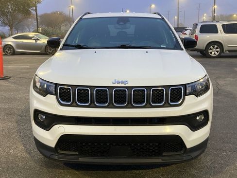 Used 2024 Jeep Compass Latitude image 2