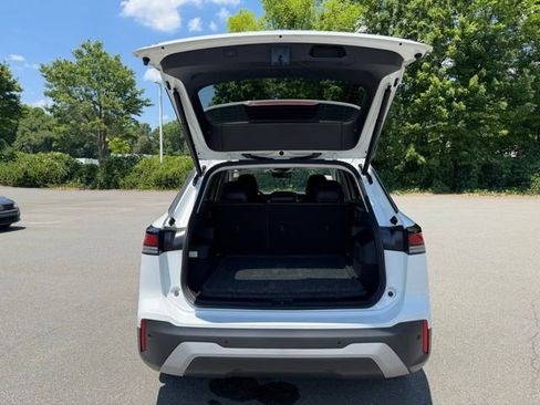 Certified 2025 Volkswagen Tiguan SE FWD image 35