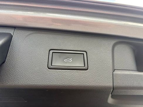 Used 2025 Volkswagen Atlas SEL AWD/4WD image 37