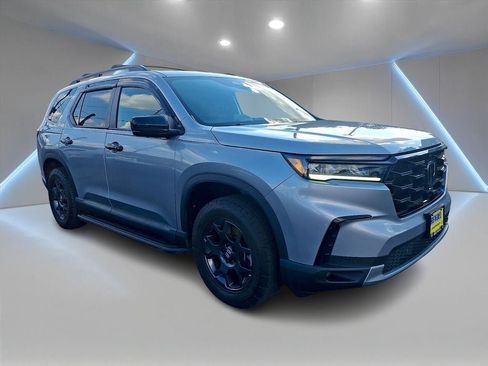 Used 2023 Honda Pilot TrailSport image 3