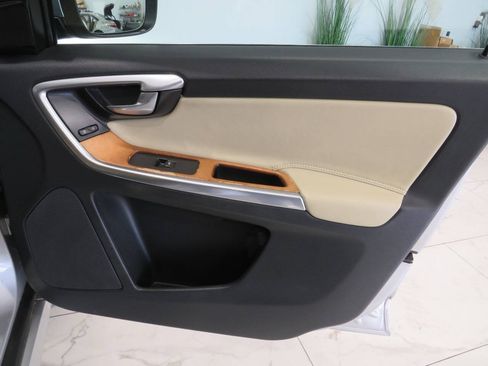 Used 2017 Volvo XC60 T5 Inscription w/ Advanced Package FWD image 26