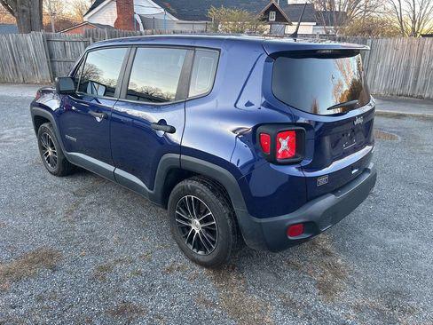 Used 2019 Jeep Renegade Sport image 3