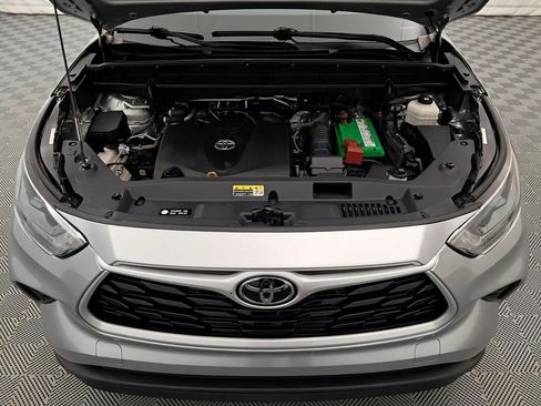 Used 2021 Toyota Highlander XLE FWD image 33