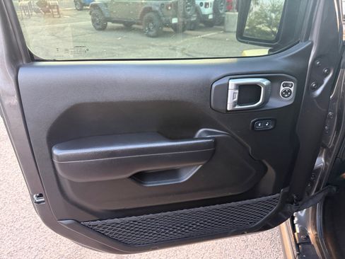 Used 2024 Jeep Wrangler Unlimited Rubicon AWD/4WD image 12