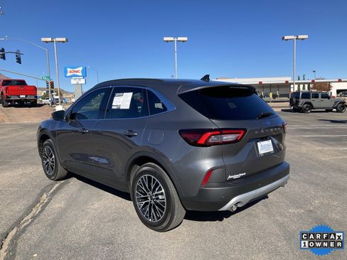 Used 2025 Ford Escape SE image 9