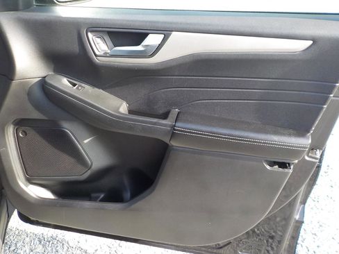 Used 2021 Ford Escape SE w/ SE Sport Appearance Package image 23