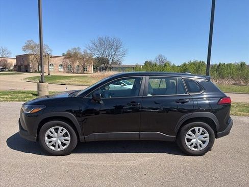 Used 2024 Toyota Corolla Cross L image 3