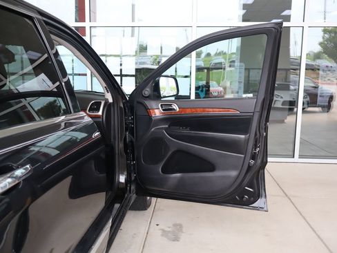 Used 2013 Jeep Grand Cherokee Limited w/ Luxury Group II AWD/4WD image 36