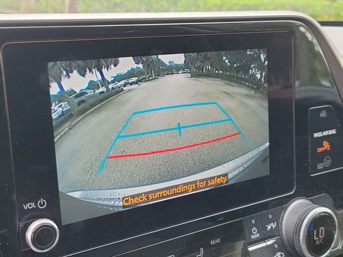 Used 2023 Toyota Highlander LE FWD image 26