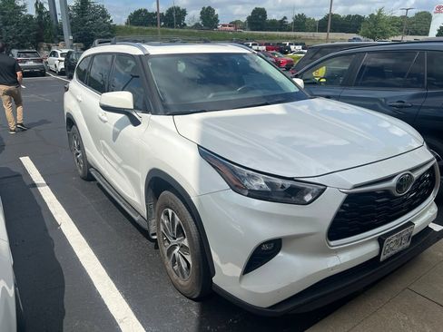 Certified 2020 Toyota Highlander XLE FWD image 17