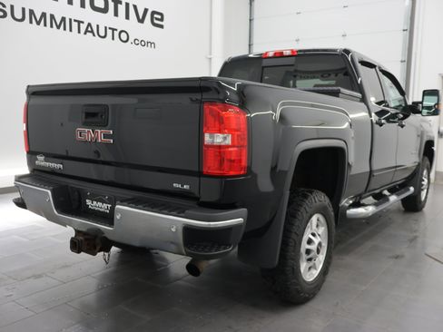 Used 2018 GMC Sierra 2500 SLE w/ HD SLE Preferred Plus Package AWD/4WD image 4