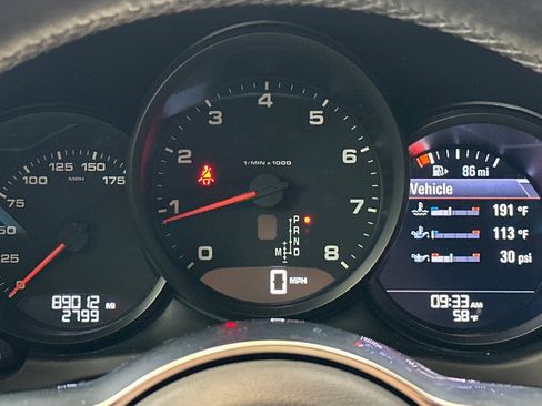 Used 2018 Porsche Macan AWD image 19