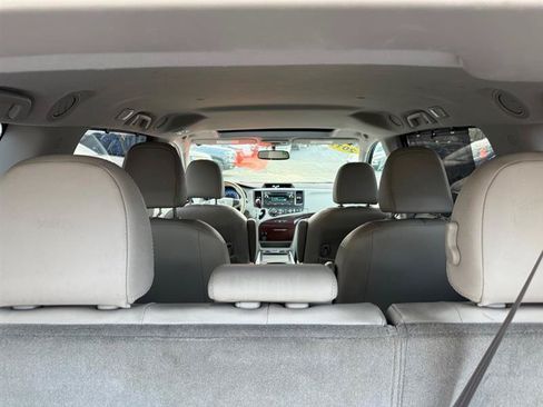 Used 2011 Toyota Sienna XLE AWD/4WD image 28