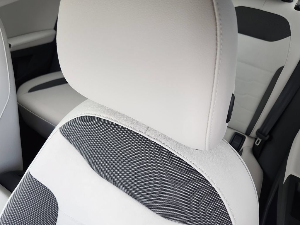 New 2026 Volkswagen Taos SE AWD/4WD image 5