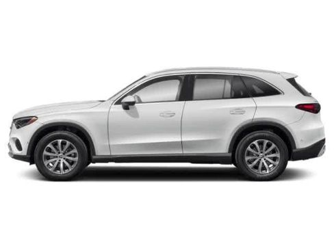 Used 2024 Mercedes-Benz GLC 300 4MATIC image 2