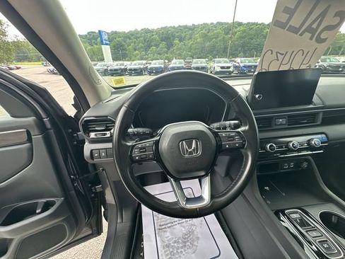 Used 2023 Honda Pilot Touring image 13
