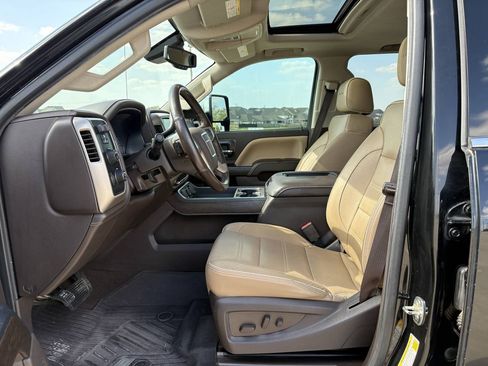 Used 2019 GMC Sierra 2500 Denali w/ Duramax Plus Package AWD/4WD image 12