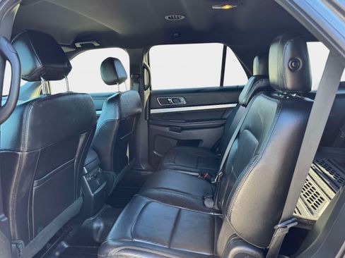 Used 2016 Ford Explorer XLT w/ Equipment Group 202A AWD/4WD image 9