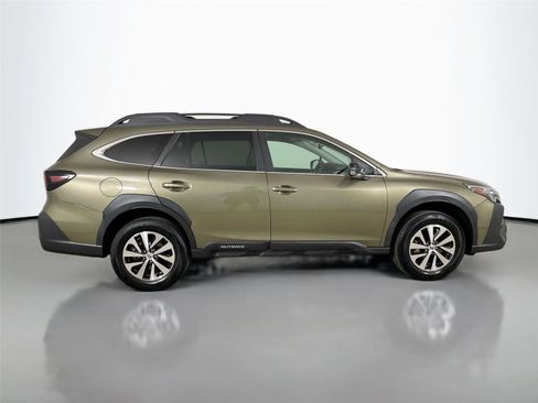 Used 2024 Subaru Outback Premium AWD/4WD image 17