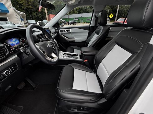 Used 2023 Ford Explorer XLT w/ Equipment Group 202A AWD/4WD image 12
