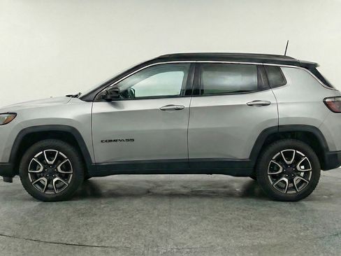 Used 2025 Jeep Compass Trailhawk AWD/4WD image 5