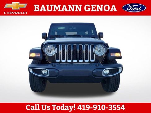 Used 2018 Jeep Wrangler Unlimited Sahara AWD/4WD image 11