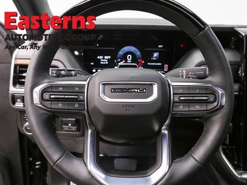 Used 2025 GMC Yukon XL Denali w/ Denali Reserve Package AWD/4WD image 10