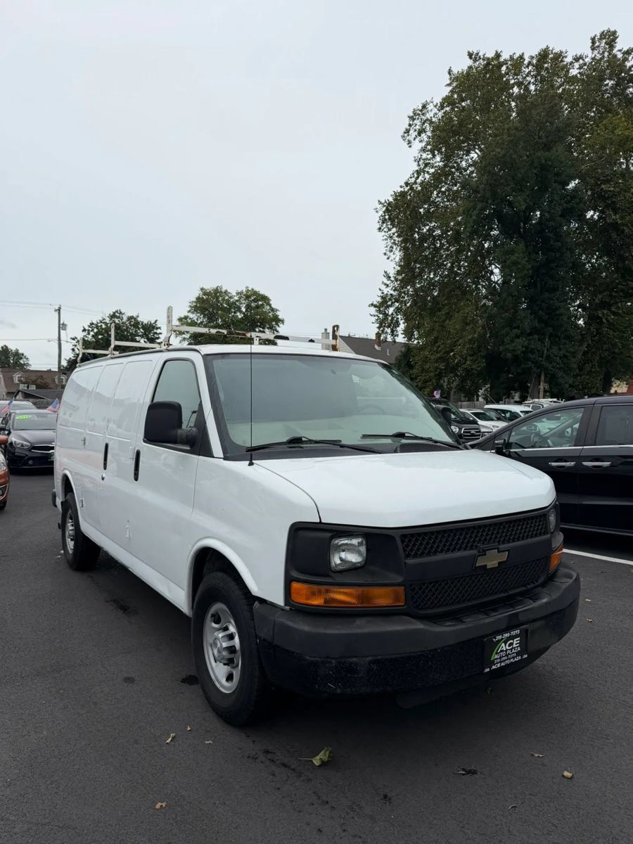 Used 2014 Chevrolet Express 2500 RWD image 1