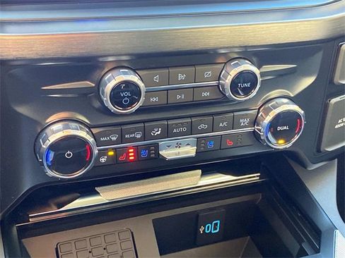 Used 2024 Ford F250 Lariat w/ Lariat Ultimate Package image 25