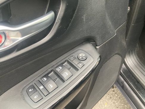 Used 2021 Jeep Cherokee Latitude Plus AWD/4WD image 14