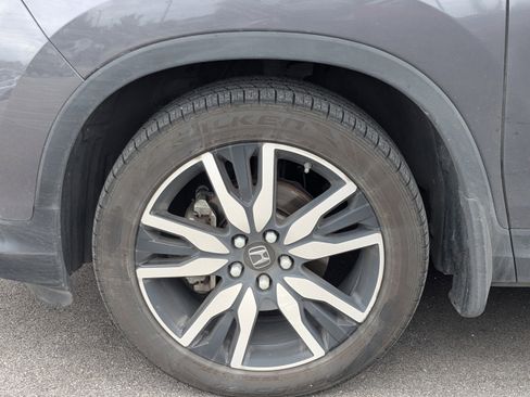 Used 2019 Honda Pilot Touring image 8