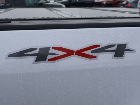 Used 2022 Chevrolet Colorado LT w/ LT Convenience Package image 8