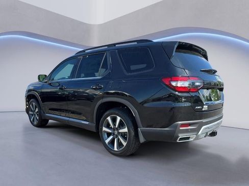 New 2025 Honda Pilot Touring image 4
